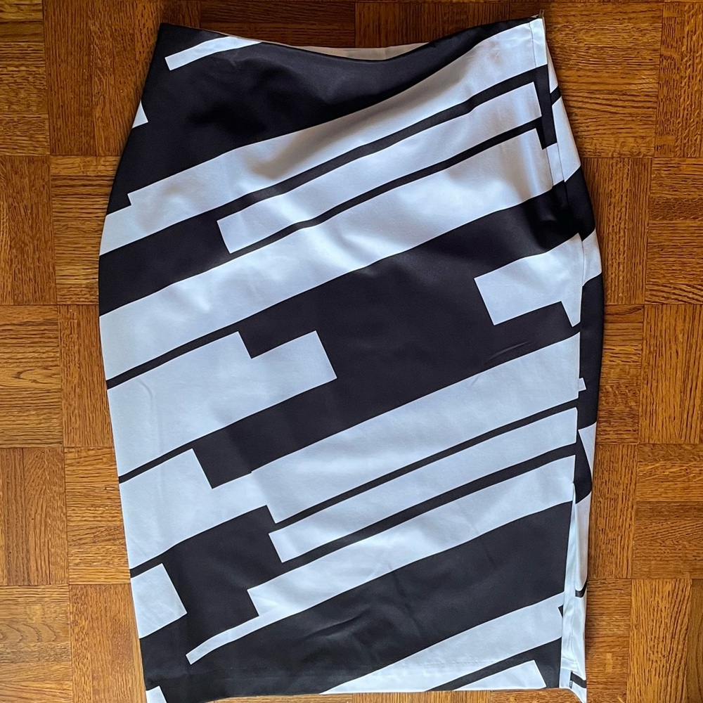 Worthington black & white geometric pattern midi pencil high waisted skirt 10